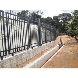 清远服务区围墙防护栏杆生产厂家  广州小区围栏款式定做价格
