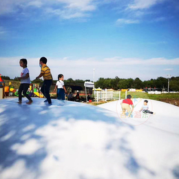 公园景区埋土充气儿童跳跳云主题乐园一家人在上边很好玩