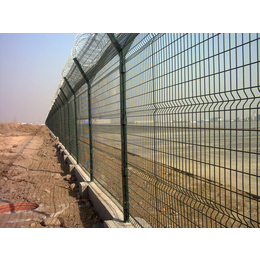 厂家供应机场护栏网Y型柱安全防护网