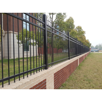 护栏具有与众不同的耐候性、防腐性、耐湿润性以及耐久的外表自洁能力，色泽耐久而鲜亮