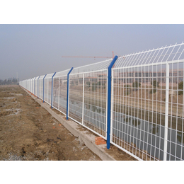 厂家定做高速公路隔离护栏网果园圈地围栏网