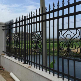 工厂围墙栏杆定制 喷涂表面处理金属护栏防腐 江门铁艺栅栏厂家