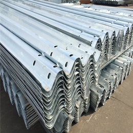 广东波形护栏厂家 供应4.0厚热镀锌高速护栏板