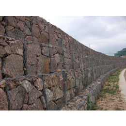 基础格宾石笼护坡挡墙施工