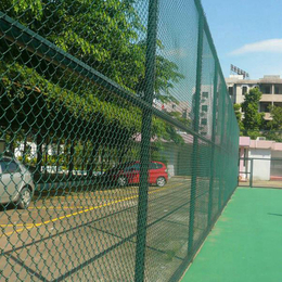体育场勾花护栏网 球场围栏网 浸塑篮球场围网