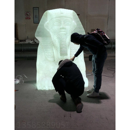 西安商场橱窗展示 透光树脂人物雕塑艺术