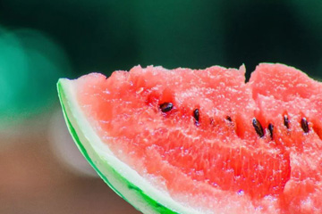 为什么吃冰镇西瓜会引发胃损伤？如何正确吃瓜看这里！