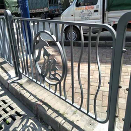 佛山道路护栏公司 市政公路栏杆安装 人行道栅栏定做