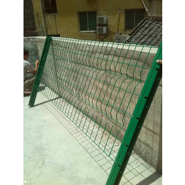 双边丝护栏网 边框护栏网 高速护栏网 池塘防护网