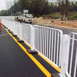 深圳公路护栏样式 深标港式护栏价格 东莞人行道隔离栏杆安装