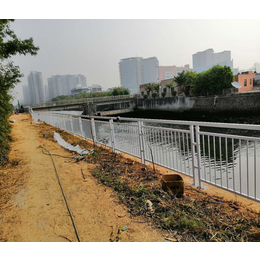 路侧道路防撞栏杆 珠海甲型公路围栏 深圳天桥隔离栅