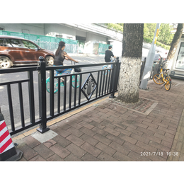 广州围栏工厂定做 增城人行道改造黑色栏杆定做价格