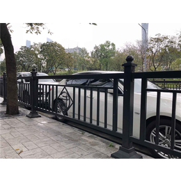 广东广州锌钢公路隔离栏花式人行道护栏桥梁防撞铁栏杆厂家