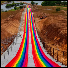 彩虹滑道是用来撒欢的 景区七彩滑梯 儿童乐园游乐设施
