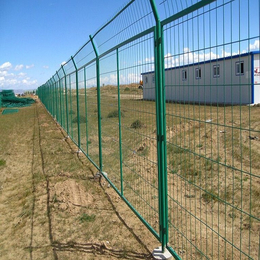 儋州公园护栏网 边框折弯隔离网 铁路护栏网价格缩略图