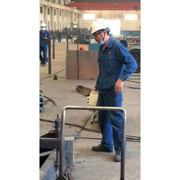 劳务派遣澳洲月薪3万电焊工水电工木工瓦工司机等包食宿