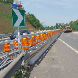 旋转式公路防撞护栏-大丰交通设施-文山防撞护栏