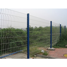 英德厂区护栏网 深圳铁路防护网 三角折弯护栏