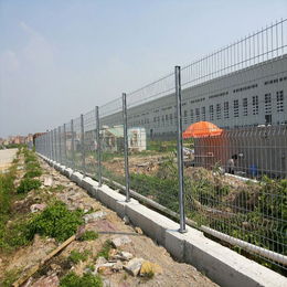 三亚桃形柱护栏厂家 文昌景区折弯护栏 喷塑墨绿铁丝网护栏																												