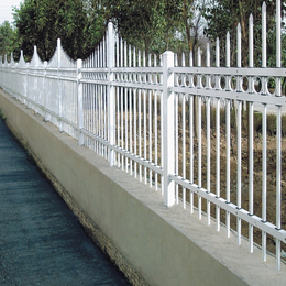 珠海围墙护栏价格 焊接的围墙栏杆 学校小区铁艺围栏厂家