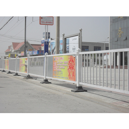 肇庆机动车道护栏款式定做厂家 佛山市政道路防护栏杆批发价格缩略图