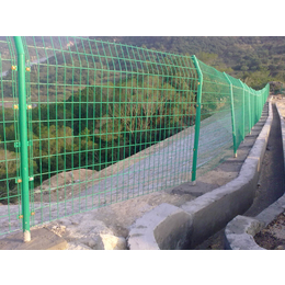 河道护栏网 双边丝围栏网圈地网蔬菜果园护栏 支持定制