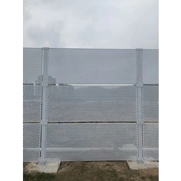 供应冲孔板围挡 中山新型2米冲孔围挡 白色防风护栏冲孔板护栏